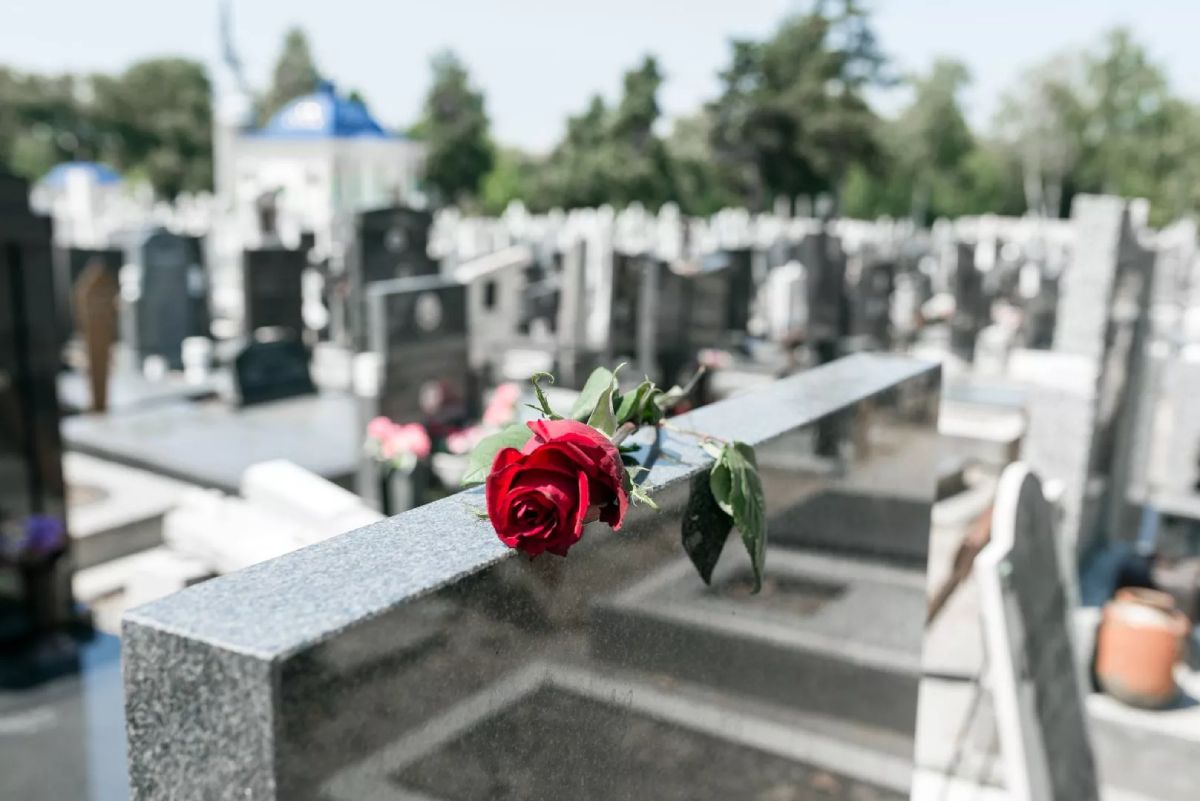 How Much Should I Expect To Pay For A Headstone Image